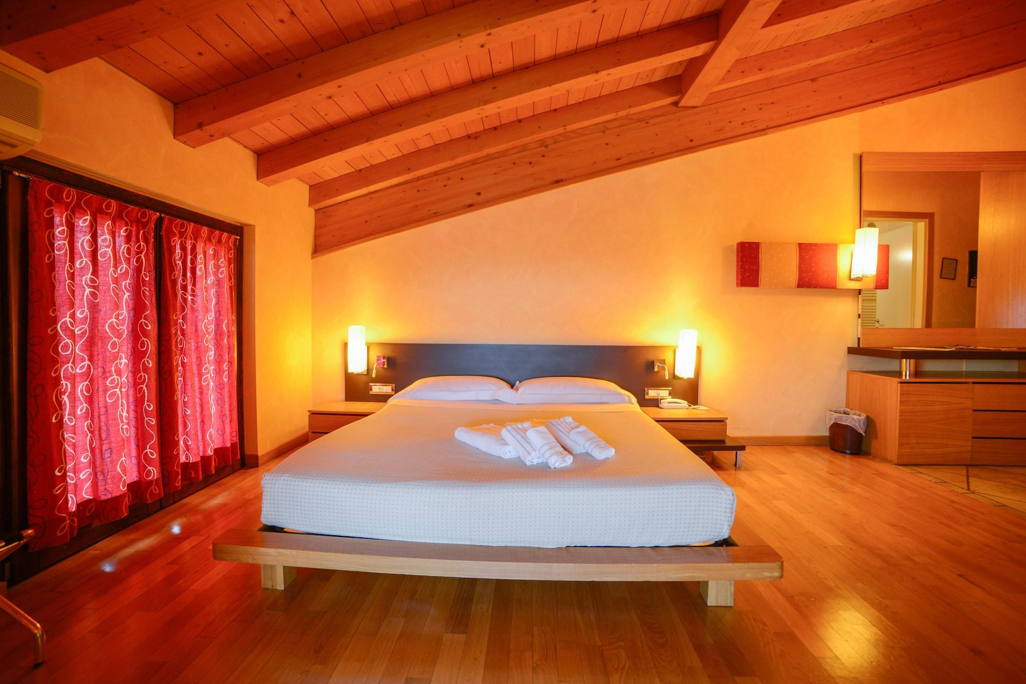 Ahg Donna Silvia Wellness Hotel Manerba del Garda Bagian luar foto