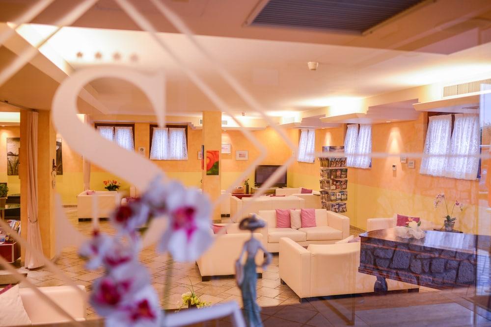 Ahg Donna Silvia Wellness Hotel Manerba del Garda Bagian luar foto