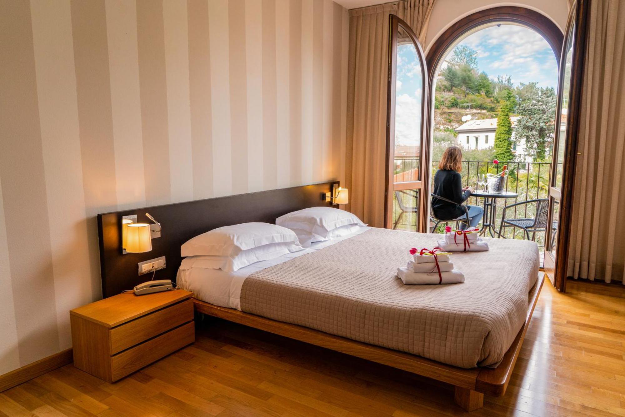 Ahg Donna Silvia Wellness Hotel Manerba del Garda Bagian luar foto