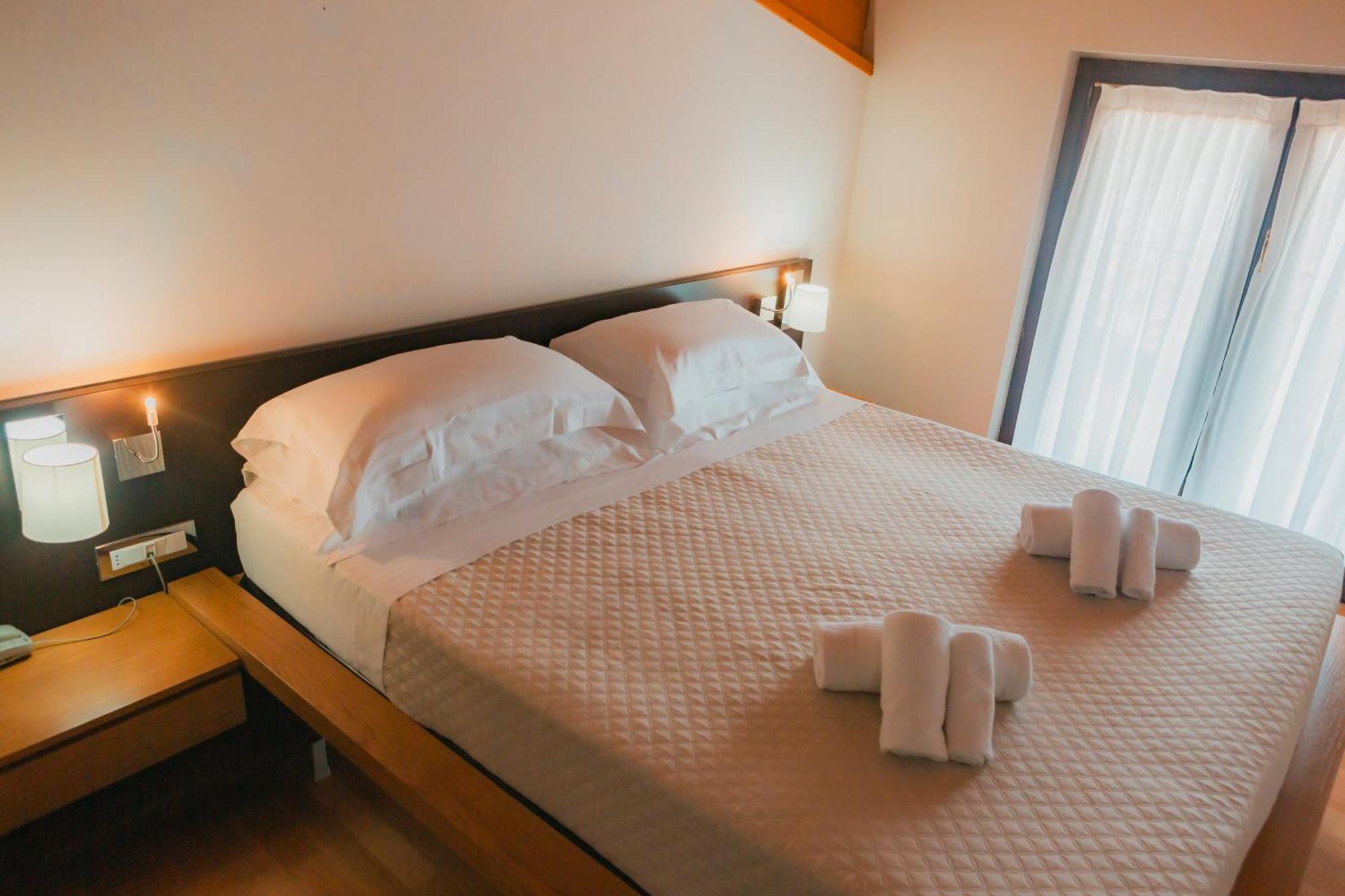 Ahg Donna Silvia Wellness Hotel Manerba del Garda Bagian luar foto