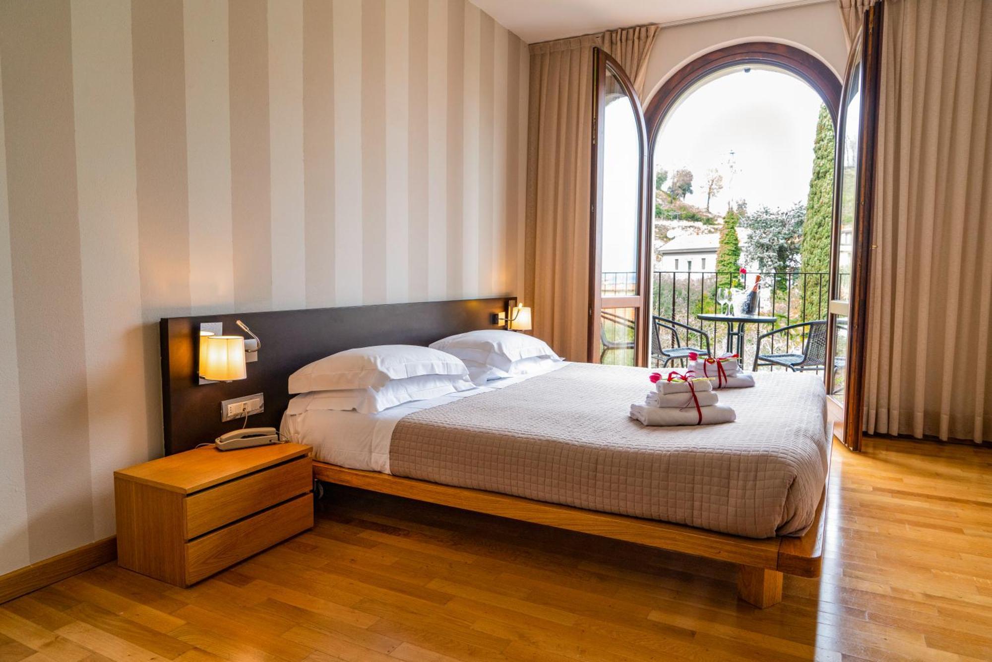 Ahg Donna Silvia Wellness Hotel Manerba del Garda Bagian luar foto