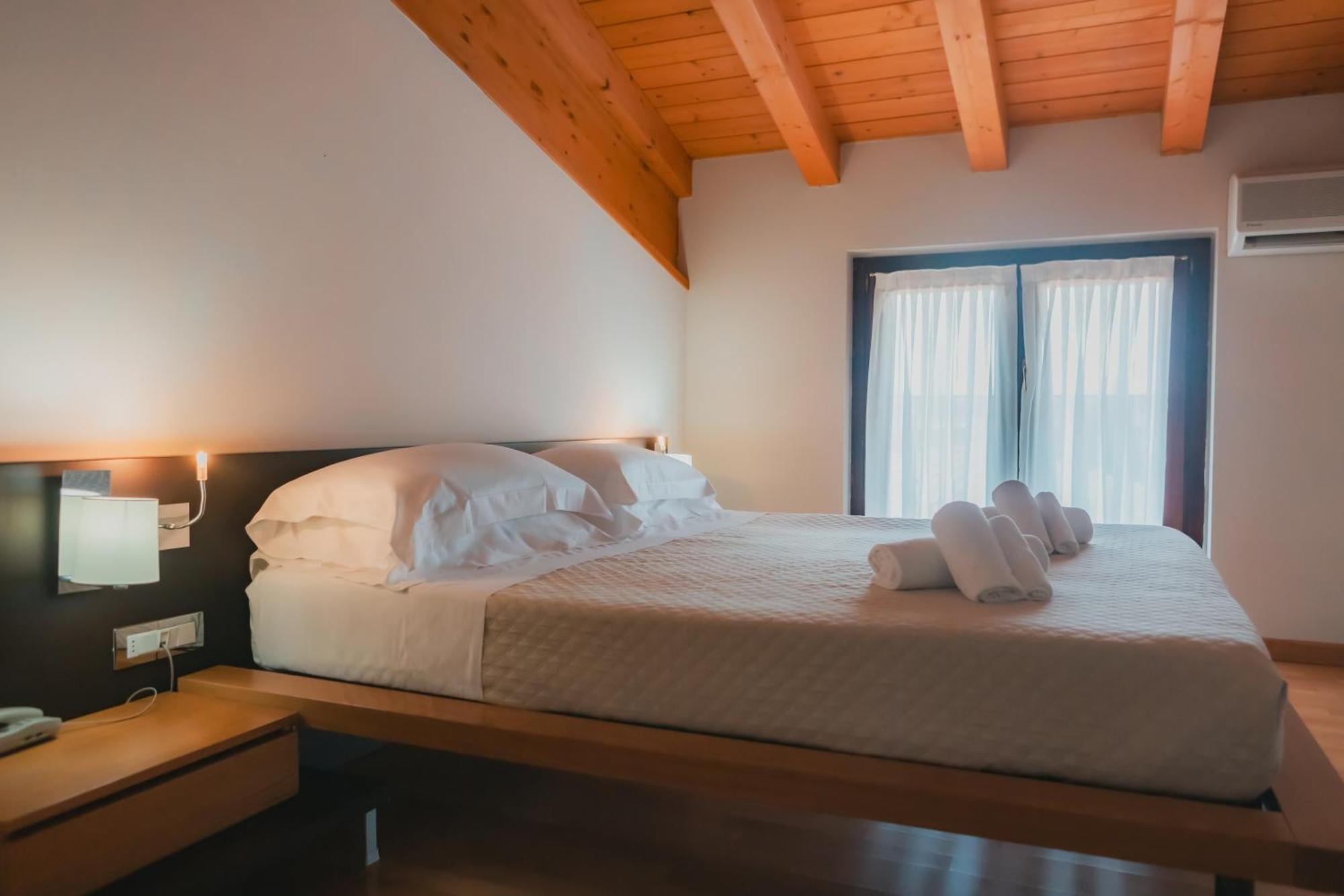 Ahg Donna Silvia Wellness Hotel Manerba del Garda Bagian luar foto