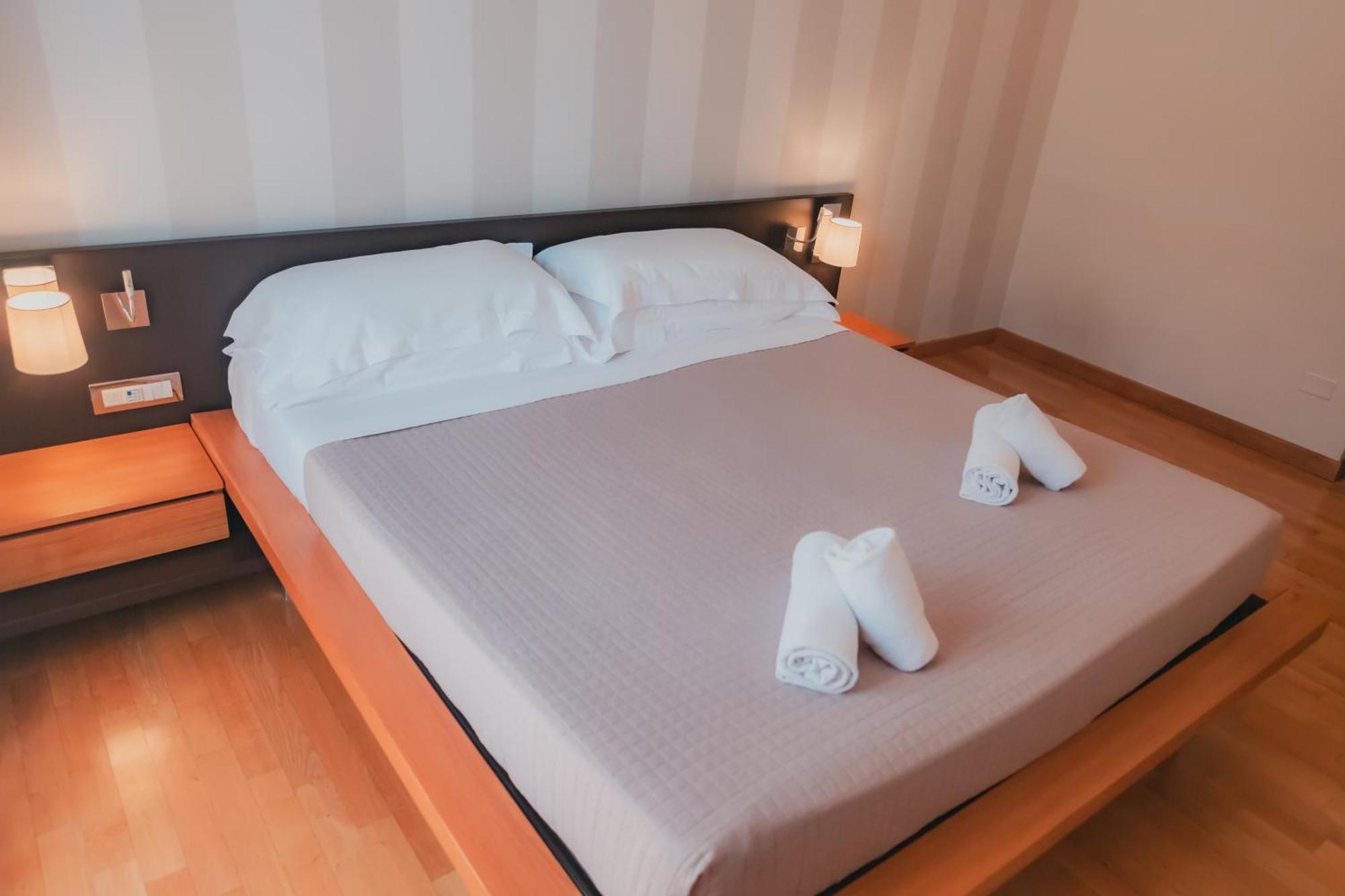 Ahg Donna Silvia Wellness Hotel Manerba del Garda Bagian luar foto
