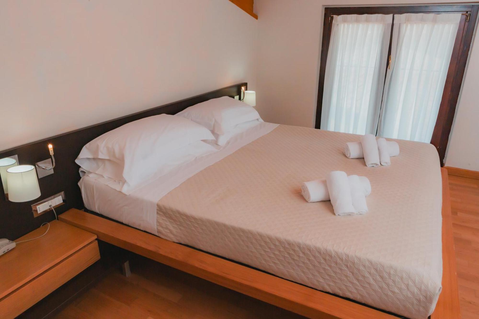 Ahg Donna Silvia Wellness Hotel Manerba del Garda Bagian luar foto