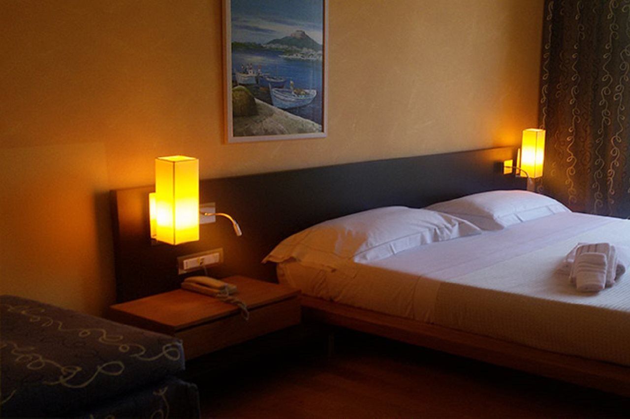 Ahg Donna Silvia Wellness Hotel Manerba del Garda Bagian luar foto